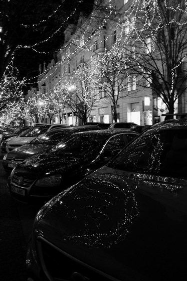 Логотипы: "Ночью"